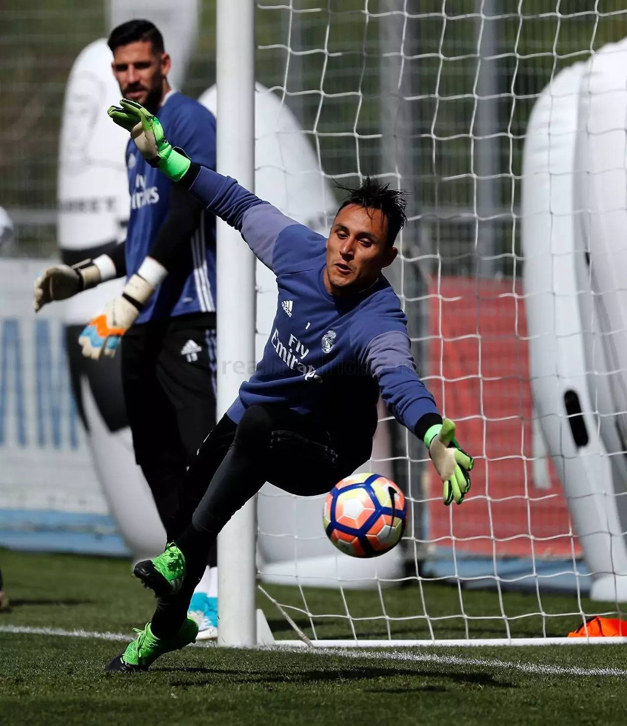 乐动体育入口关于全明星赛赛程吃紧，巴黎圣日耳曼今晨防线松动，底气十足，控场能力受关注的信息