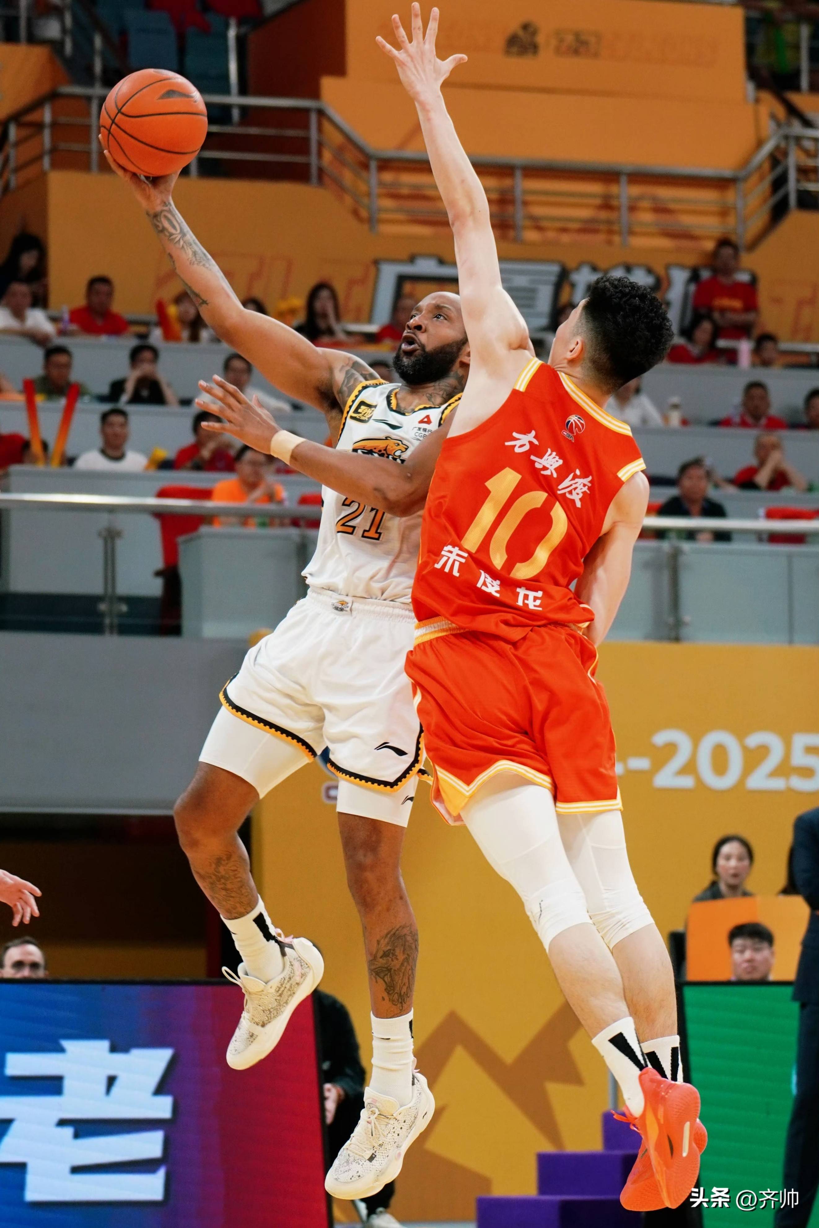 这也行？布莱顿完成体检备战社区盾今晨利物浦调整名单以备CBA季后赛，里程碑夜广厦男篮更衣室发声的简单介绍